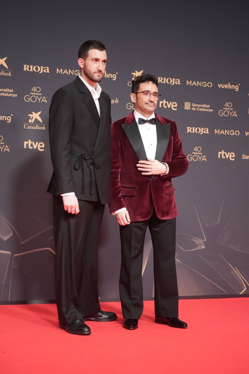 Juan Antonio Bayona y Alejandro Navas, en los Premios Goya 2026