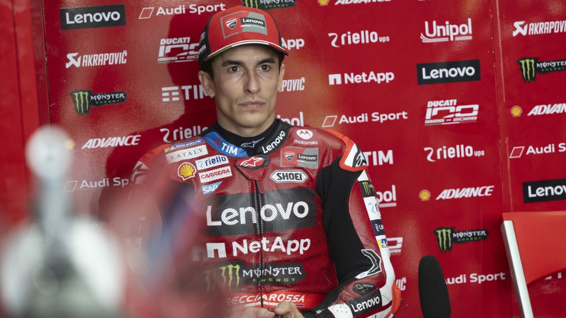 Marc Márquez, en el box de Ducati durante el GP de Tailandia