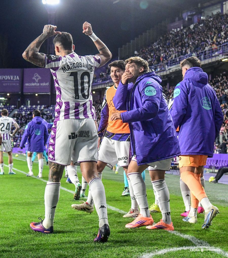Marcos André celebra su gol ante el Huesca.
