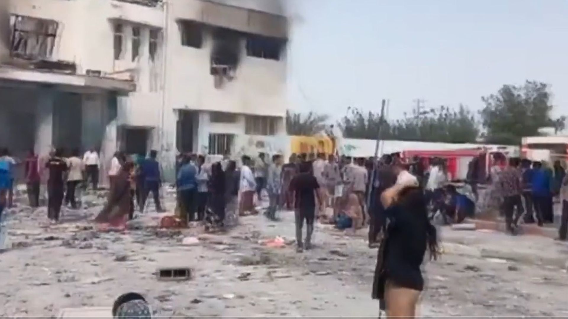 Irán denuncia la muerte de casi un centenar de niñas en un bombardeo de Israel contra una escuela de niñas en el sur del país