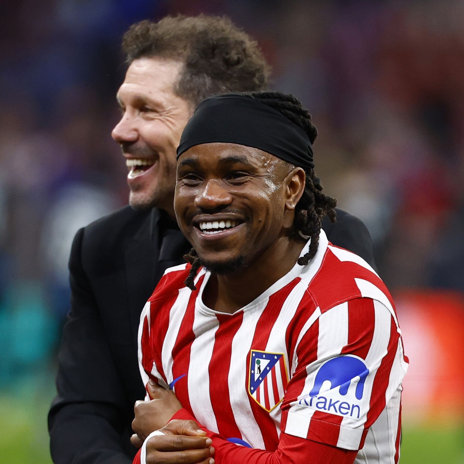Simeone y Lookman tras un partido con el Atlético de Madrid