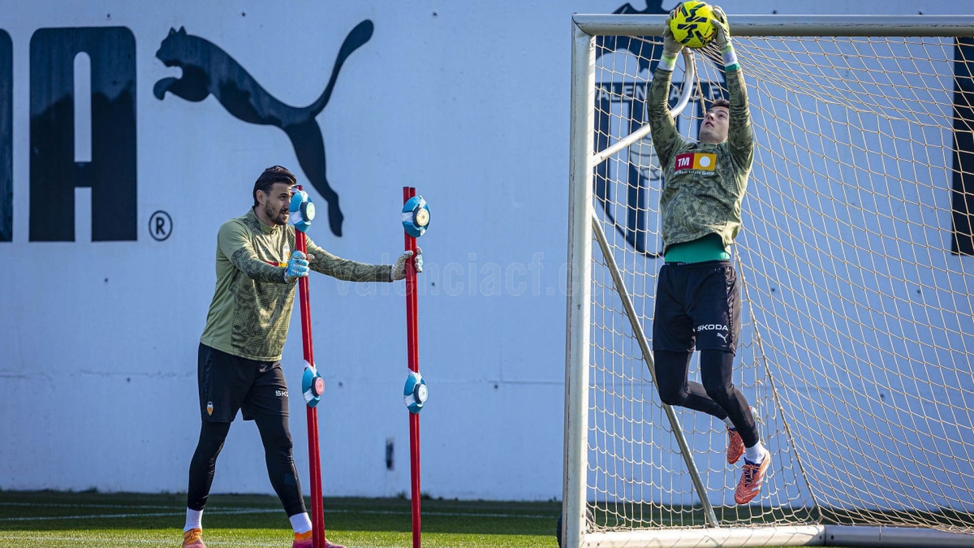 Stole Dimitrievski y Julen Agirrezabala