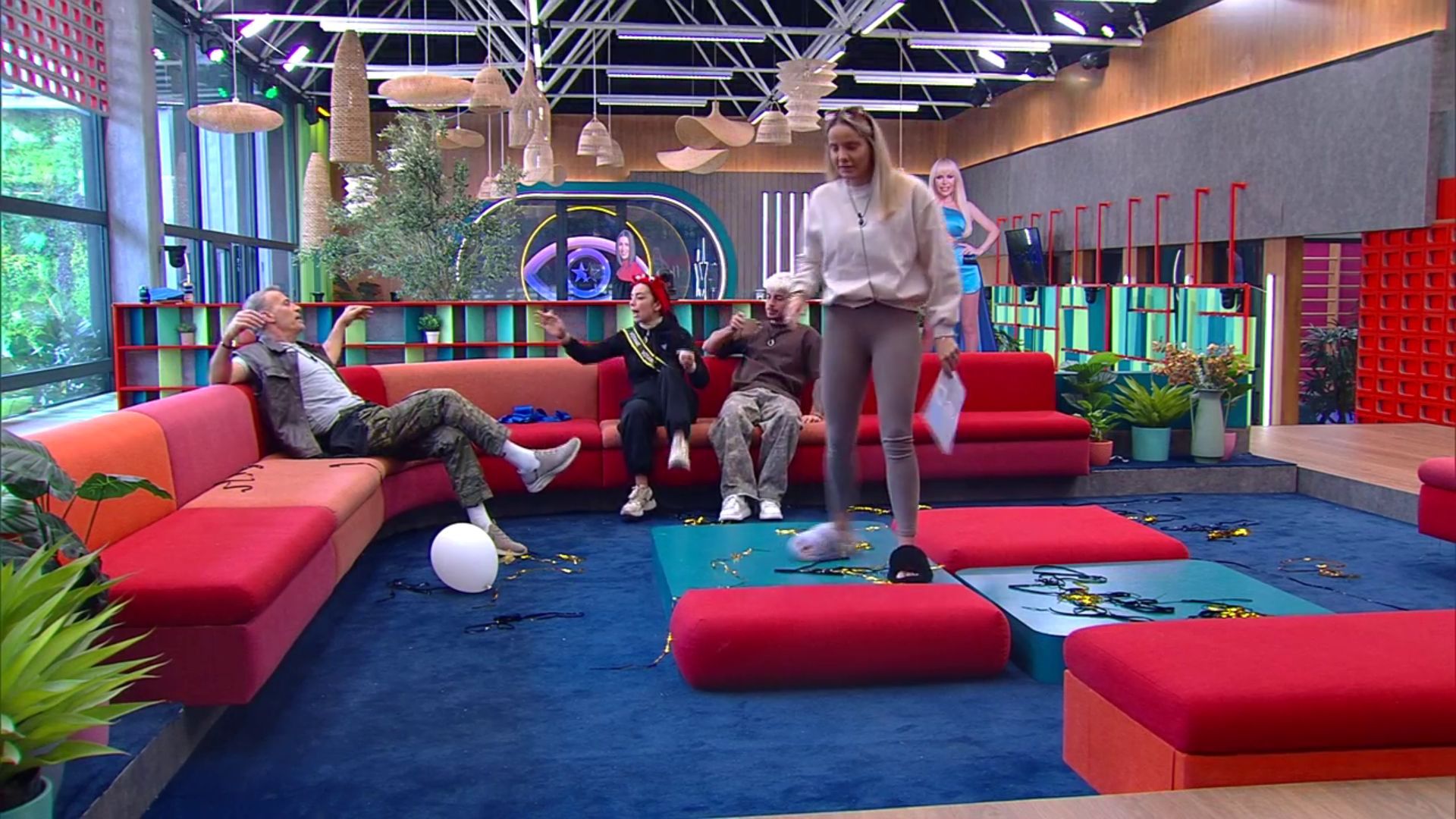 Anita y Carlos se enzarzan por la limpieza