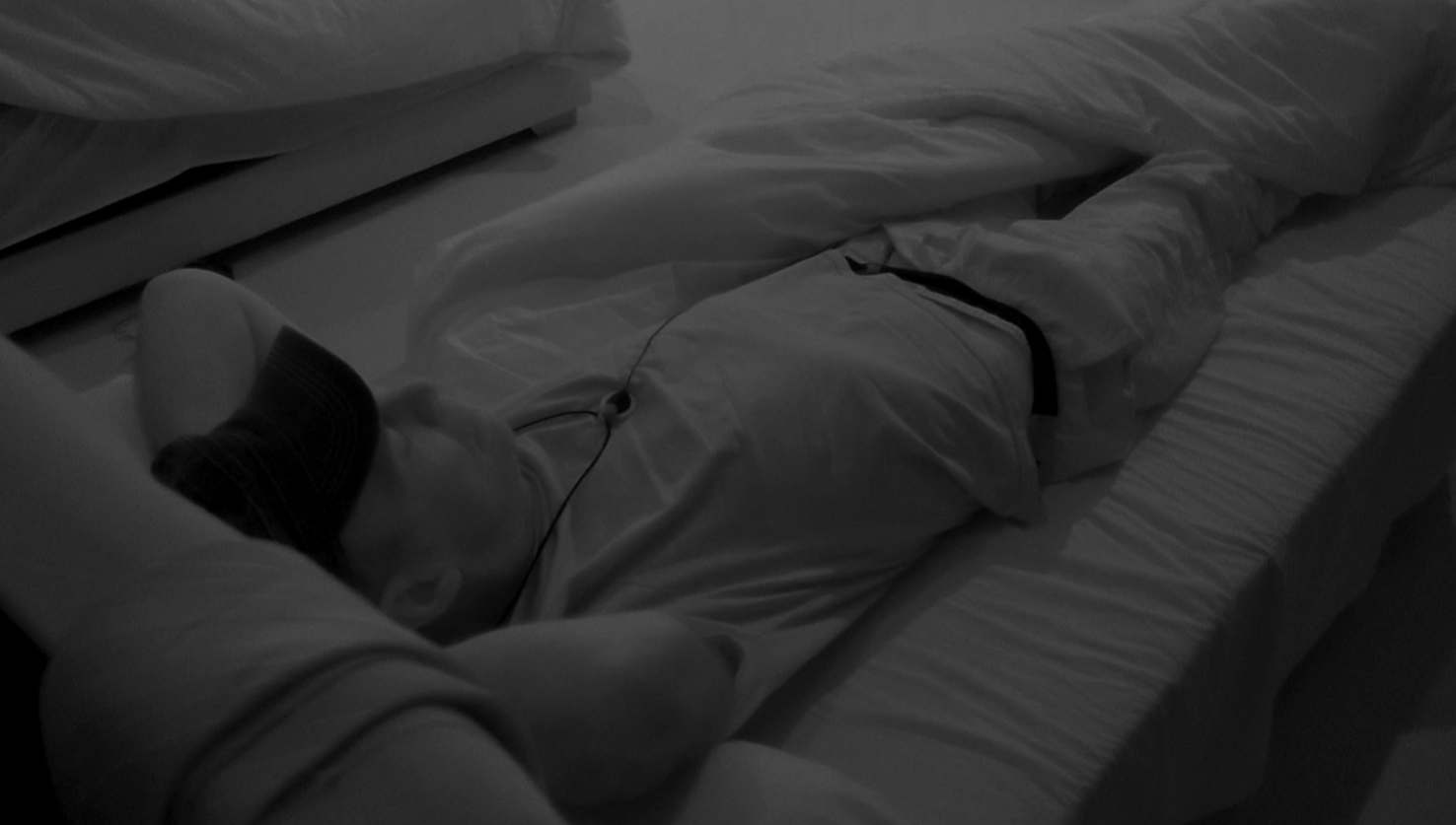 Carlos de nuevo acostado