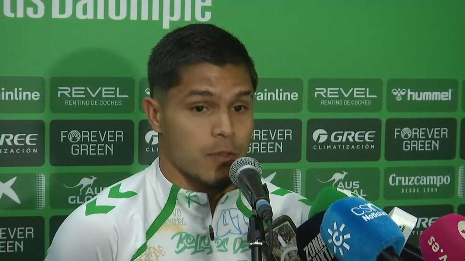 Cucho Hernández, en el post del Betis - Sevilla