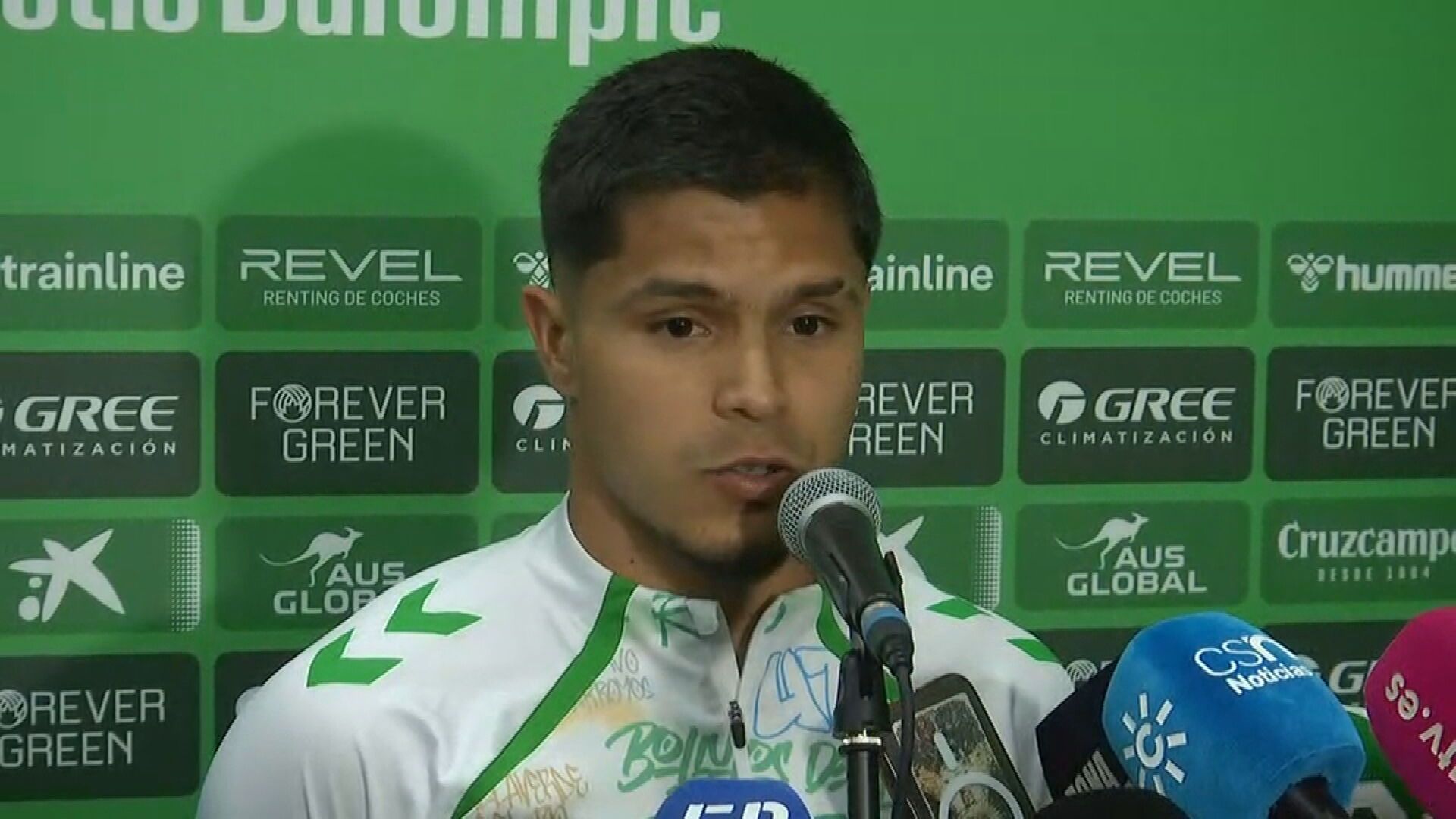 El Cucho Hernández, ante los medios El Cucho Hernández, ante los medios