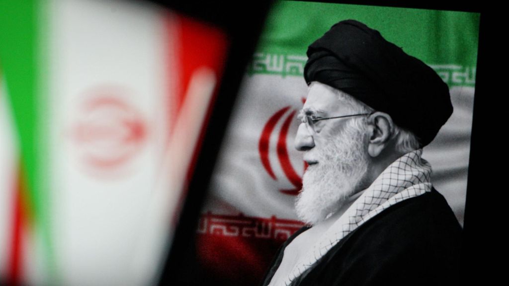 Irán confirma la muerte del ayatolá Ali Jameneí en los ataques de EEUU e Israel: ¿Quién asumirá ahora el poder?