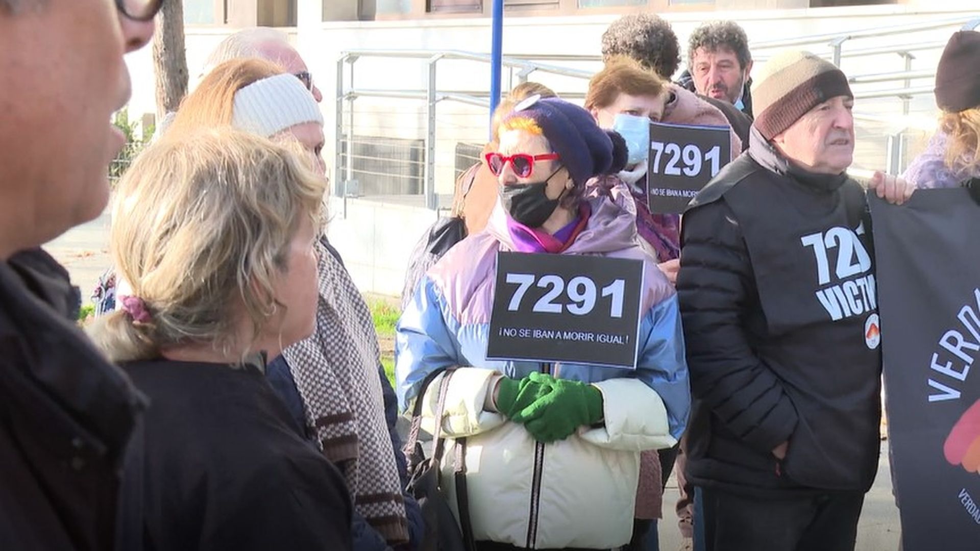 Los familiares de las víctimas acuden al estreno de '7201 La Serie', el documental sobre la pandemia en las residencias madrileñas que llega al cine