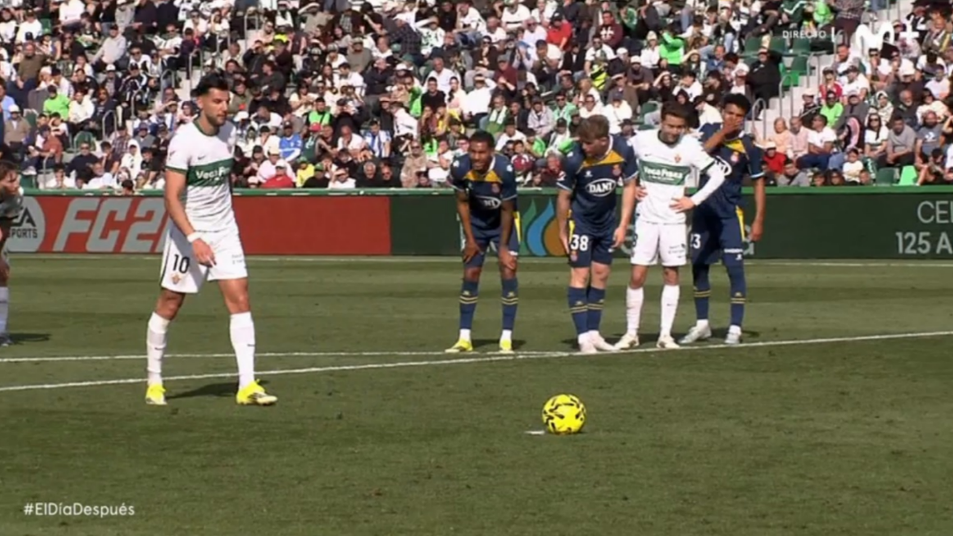 El Hilali, gritándole a Rafa Mir