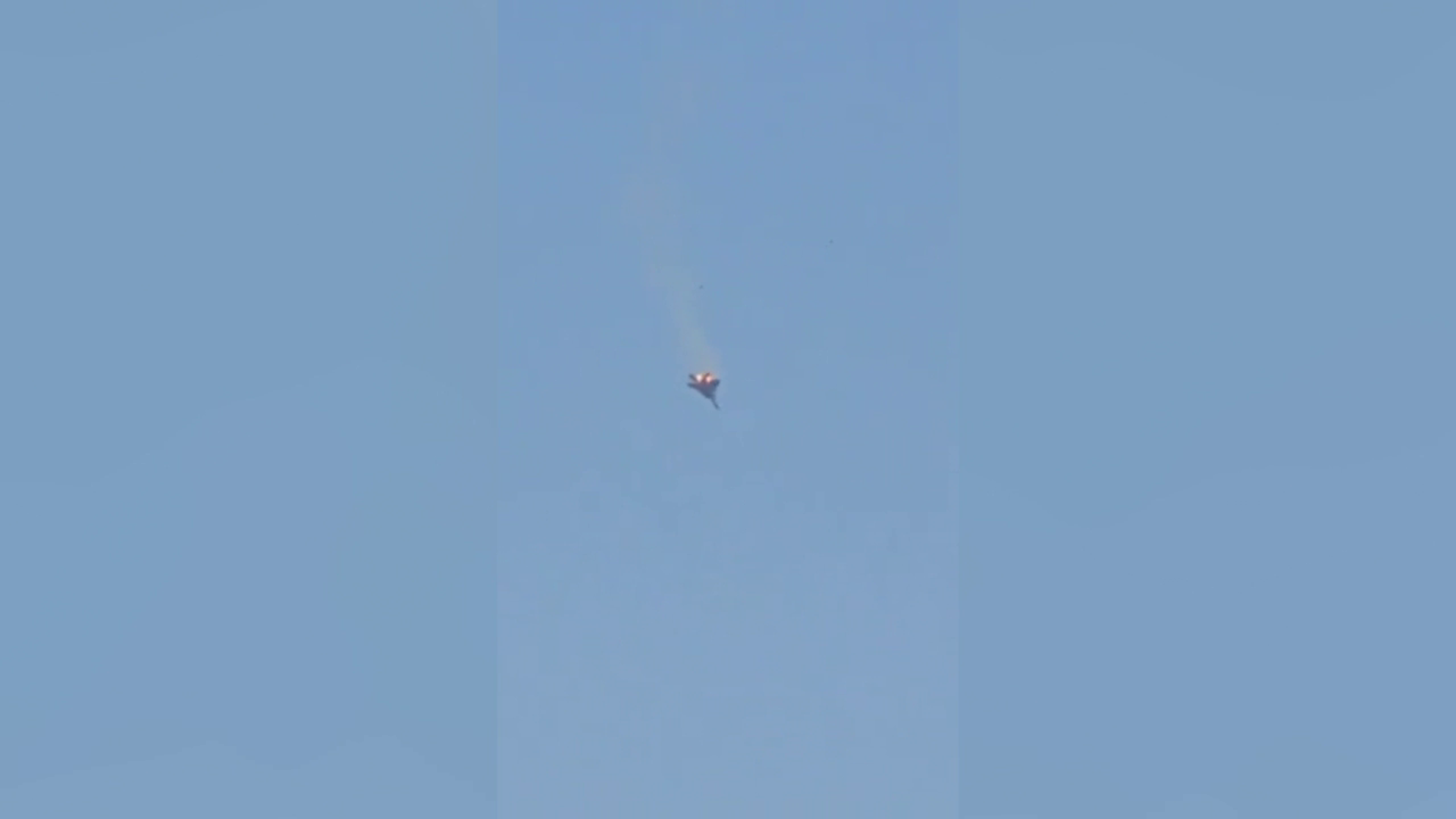 el-momento-en-que-un-avion-militar-de-eeuu-cae-sin-control-en-kuwait-todos-los-tripulantes-estan-a-s_da39-2 el-momento-en-que-un-avion-militar-de-eeuu-cae-sin-control-en-kuwait-todos-los-tripulantes-estan-a-s_da39-2