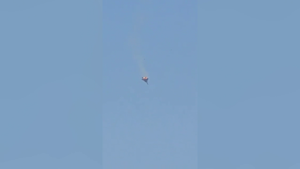 El momento en que un caza F-15 de Estados Unidos cae derribado por error por el "fuego amigo" de las defensas aéreas de Kuwait