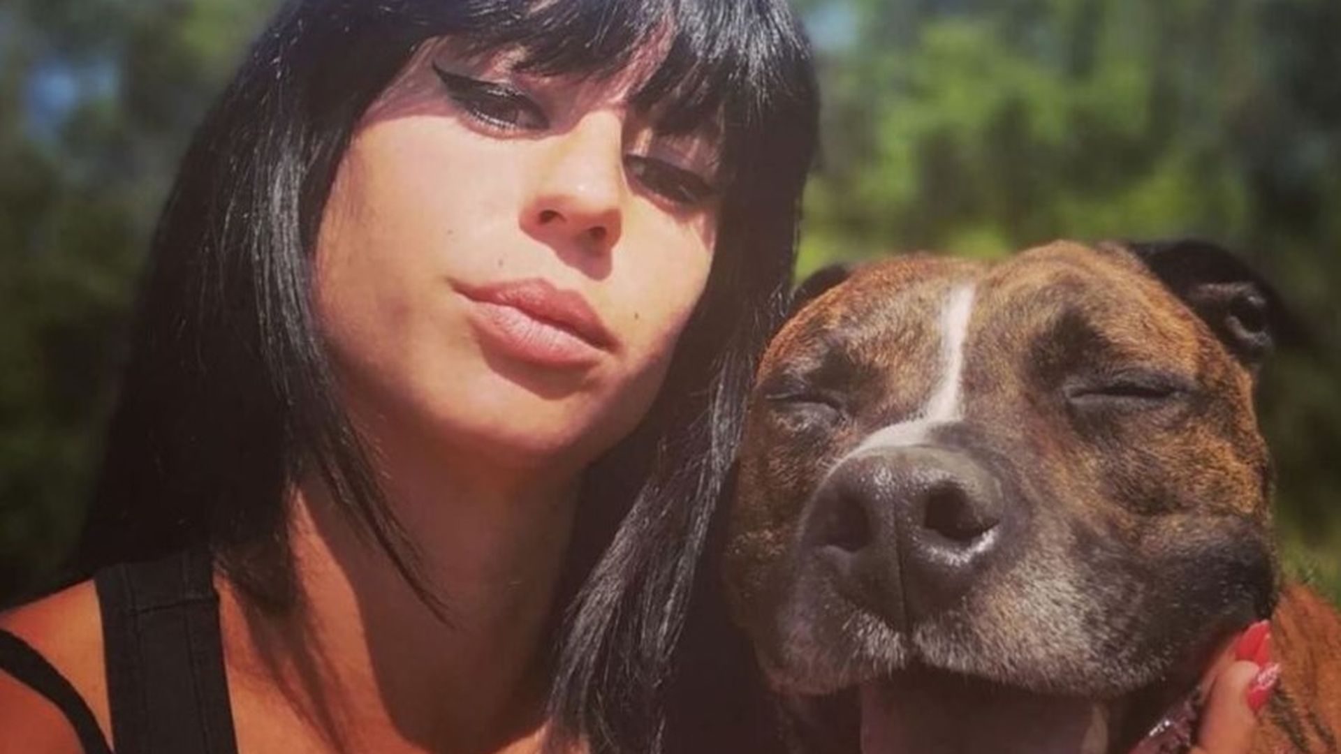 Elisa Pilarski junto a Curtis, el perro que acabó con su vida Elisa Pilarski junto a Curtis, el perro que acabó con su vida