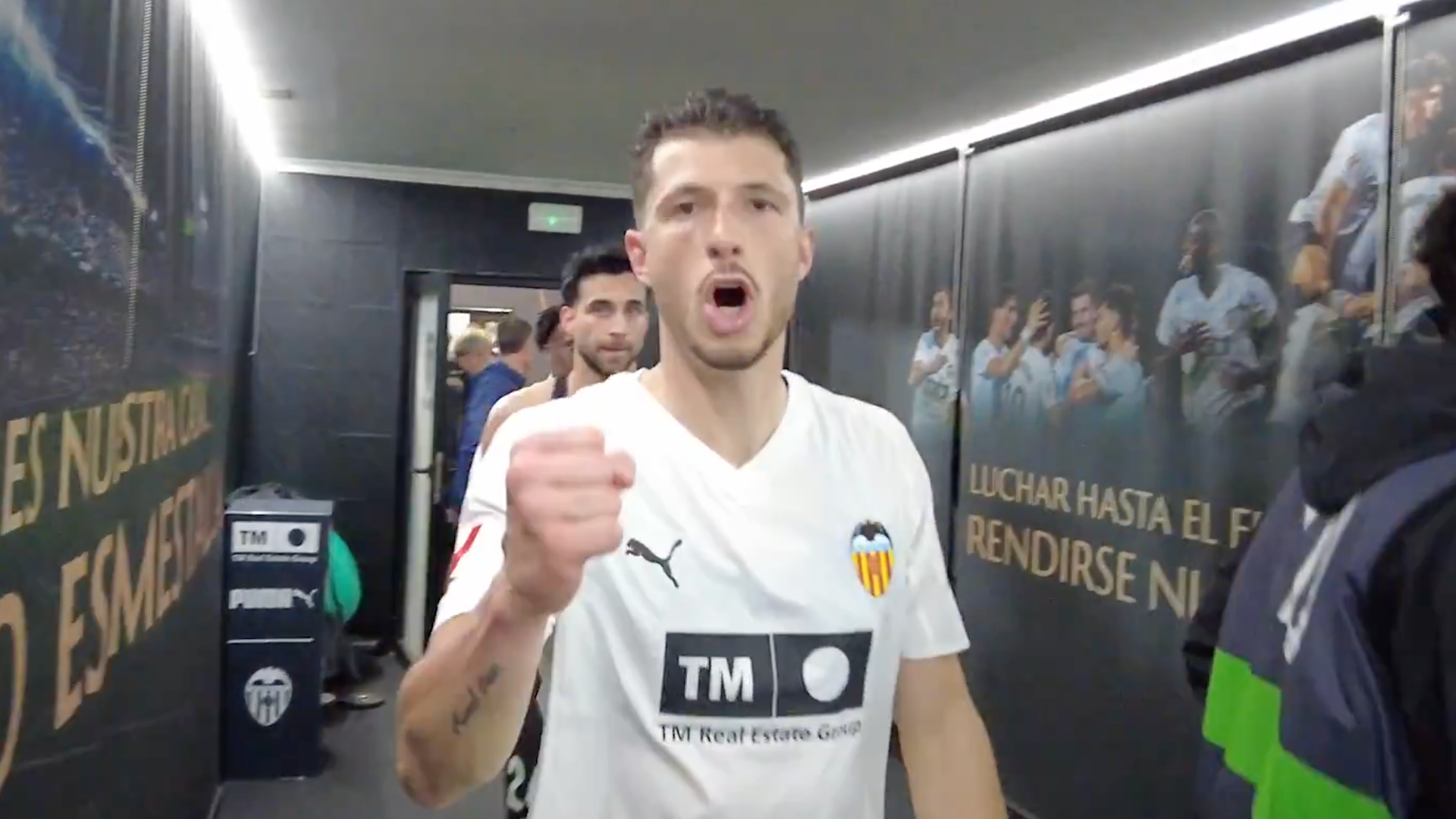 Guido Rodríguez, feliz tras la victoria ante Osasuna