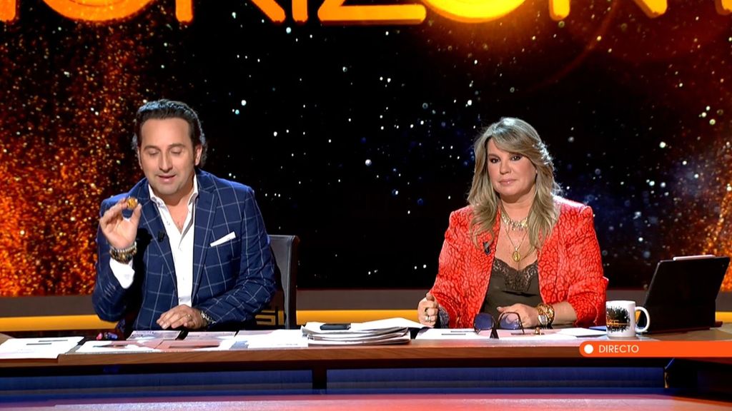 Iker Jiménez muestra en 'Horizonte' otro regalo que le han hecho, esta vez relacionado con los TEDAX: "Hay historias que son increíbles"