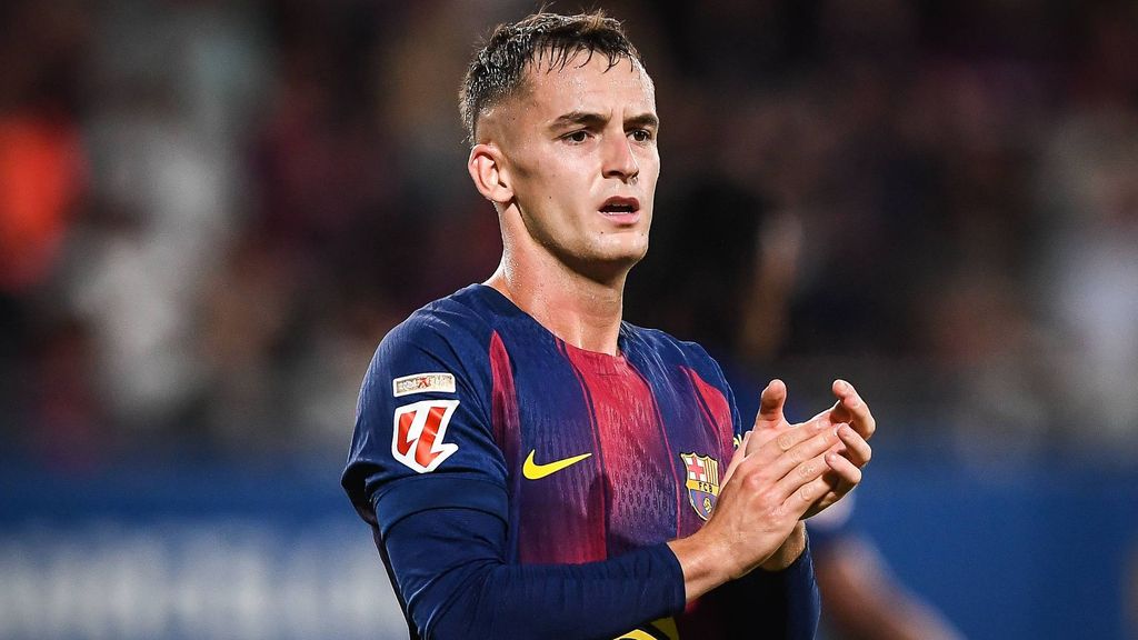 Marc Casadó cambia sus planes en el Barça y mueve su salida del club ante la falta de minutos