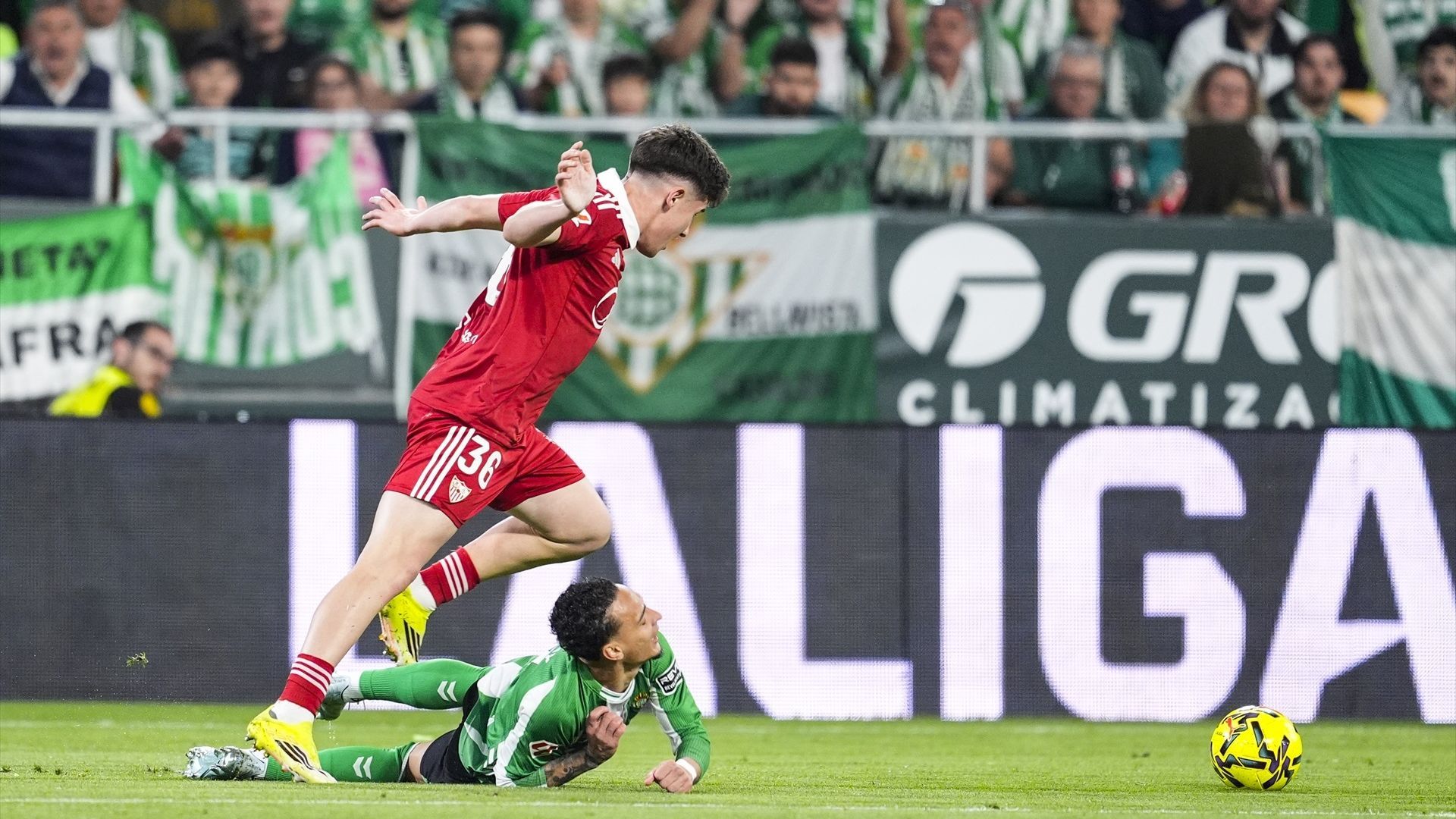 Oso, en el derbi ante el Betis Oso, en el derbi ante el Betis