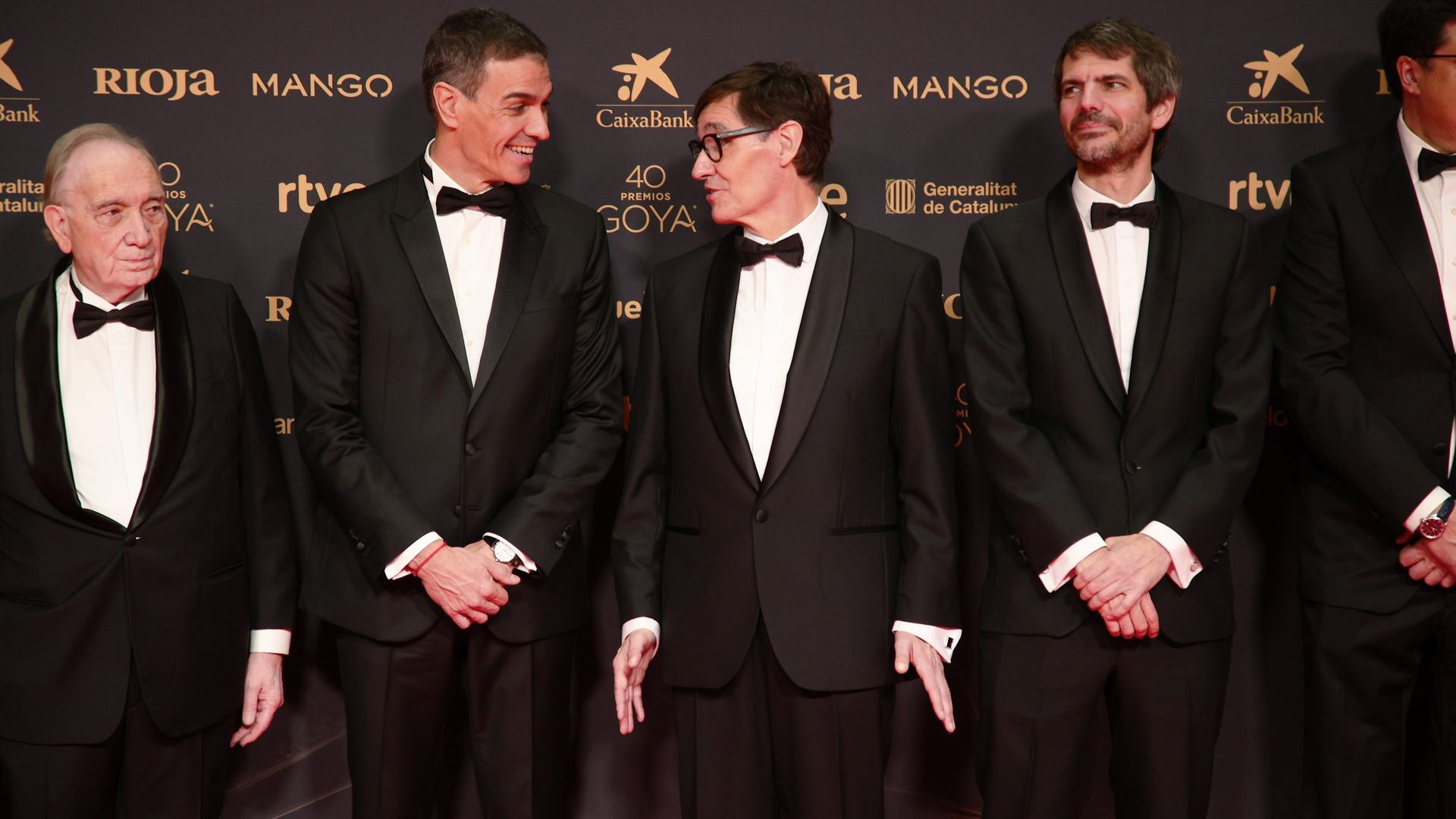 Pedro Sánchez, junto a Salvador Illa, Ernest Urtasun y Fernando Méndez-Leite, en la alfombra roja de los Premios Goya 2026