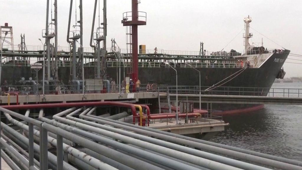 Un analista, sobre la posible subida de la gasolina a 2 euros tras el ataque a Irán: "El mercado paga hoy por el miedo a lo que podría pasar mañana"