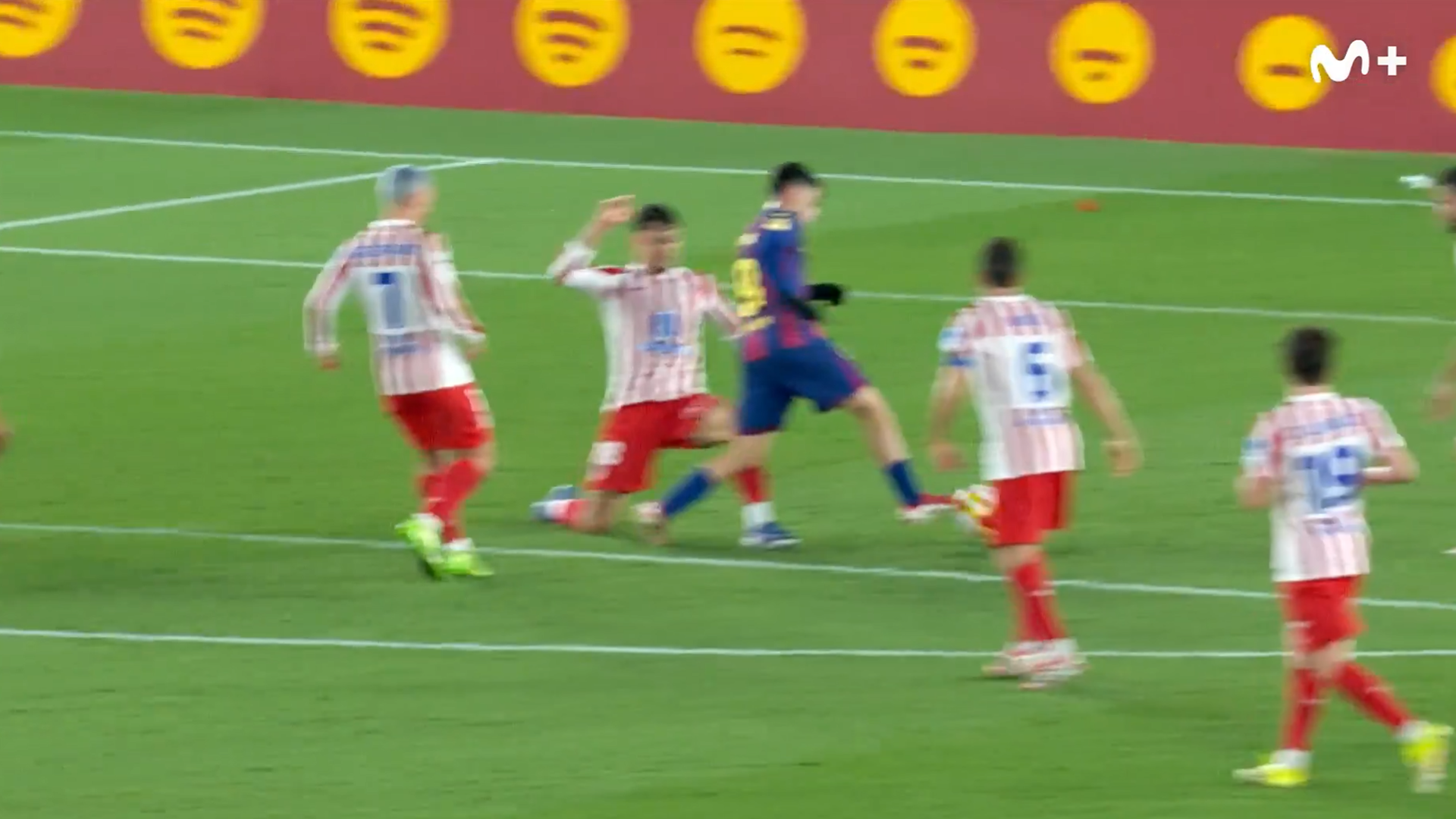 Acción entre Pubill y Pedri Acción entre Pubill y Pedri