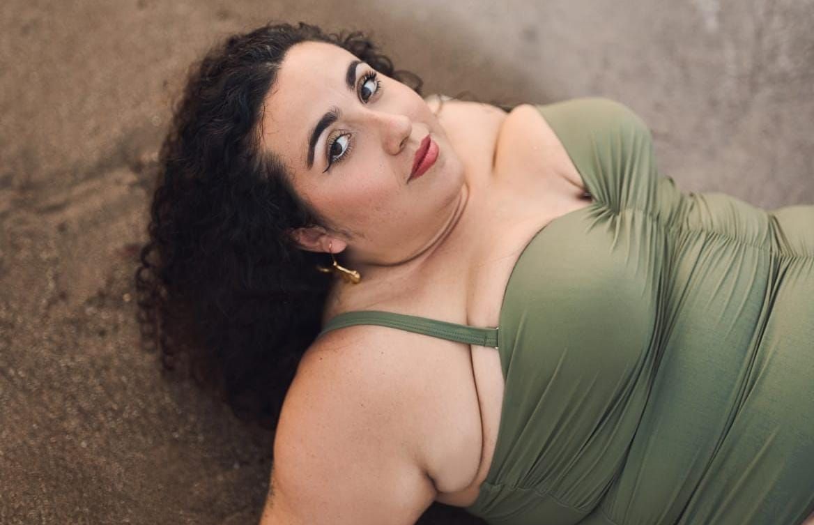 Aída es educadora social y trabaja como modelo de tallas grandes