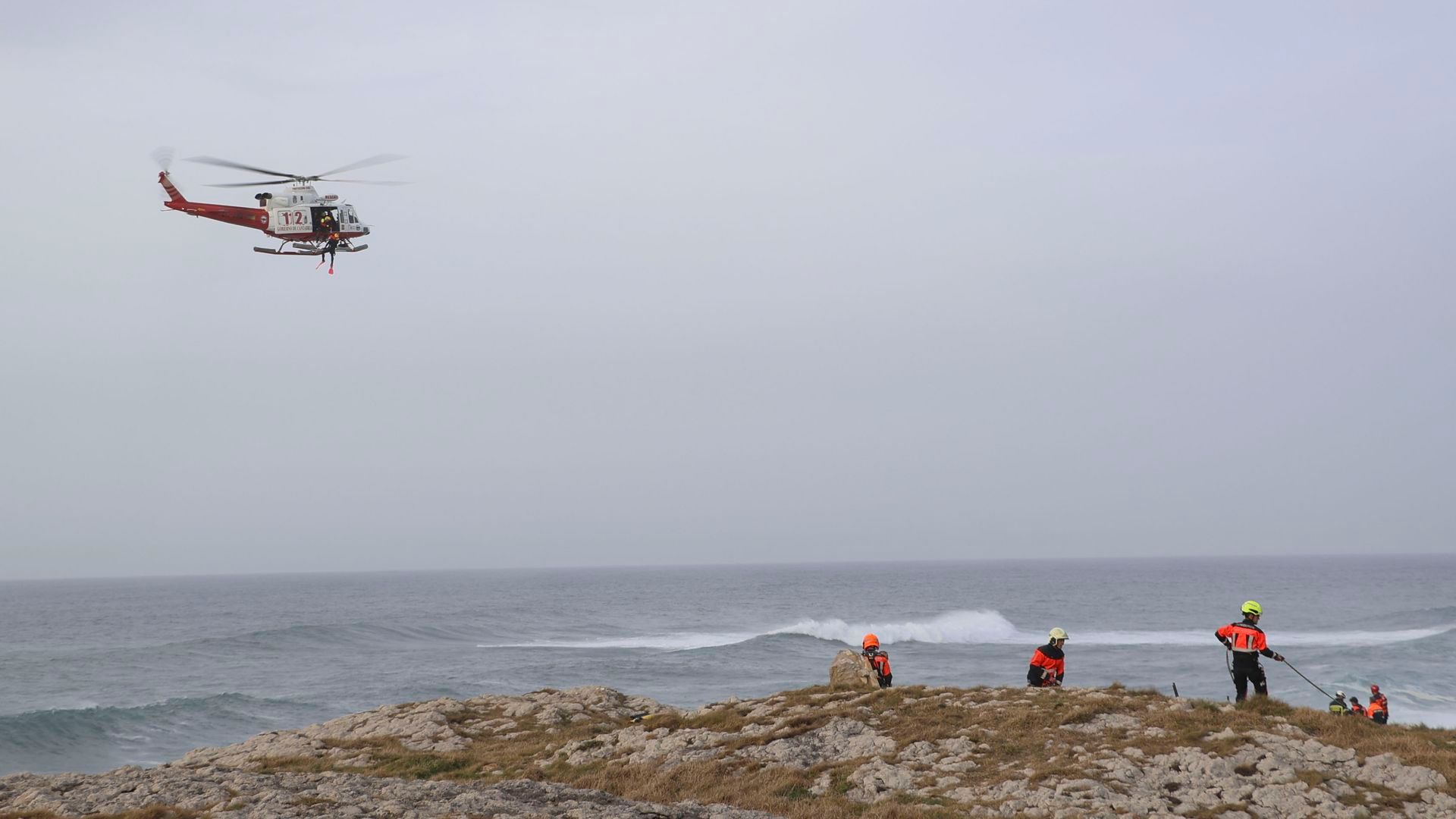 Búsqueda de desaparecidos en El Bocal, en Santander, tras romperse una pasarela de madera