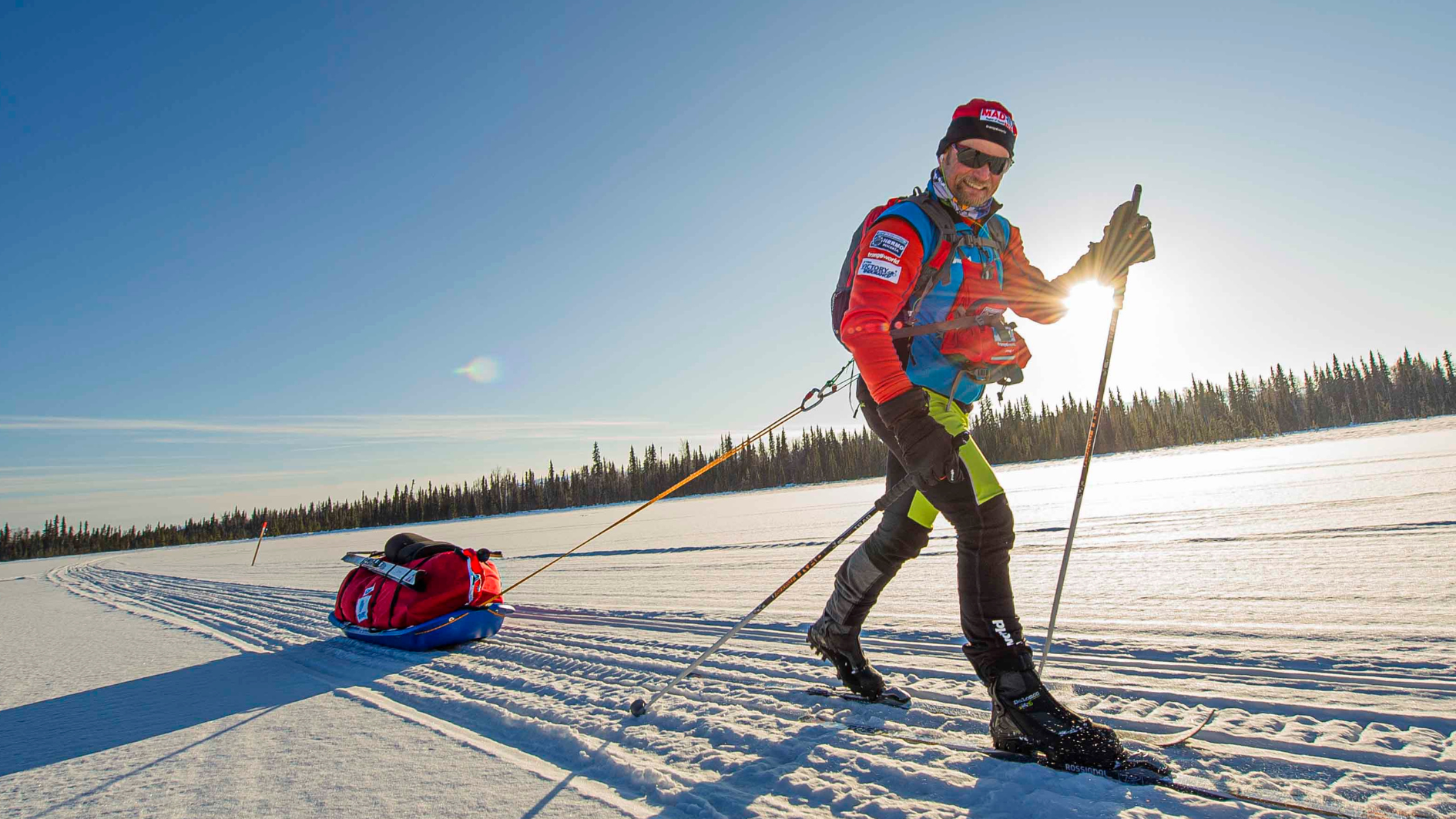 De la Rosa arrastra su trineo sobre el hielo