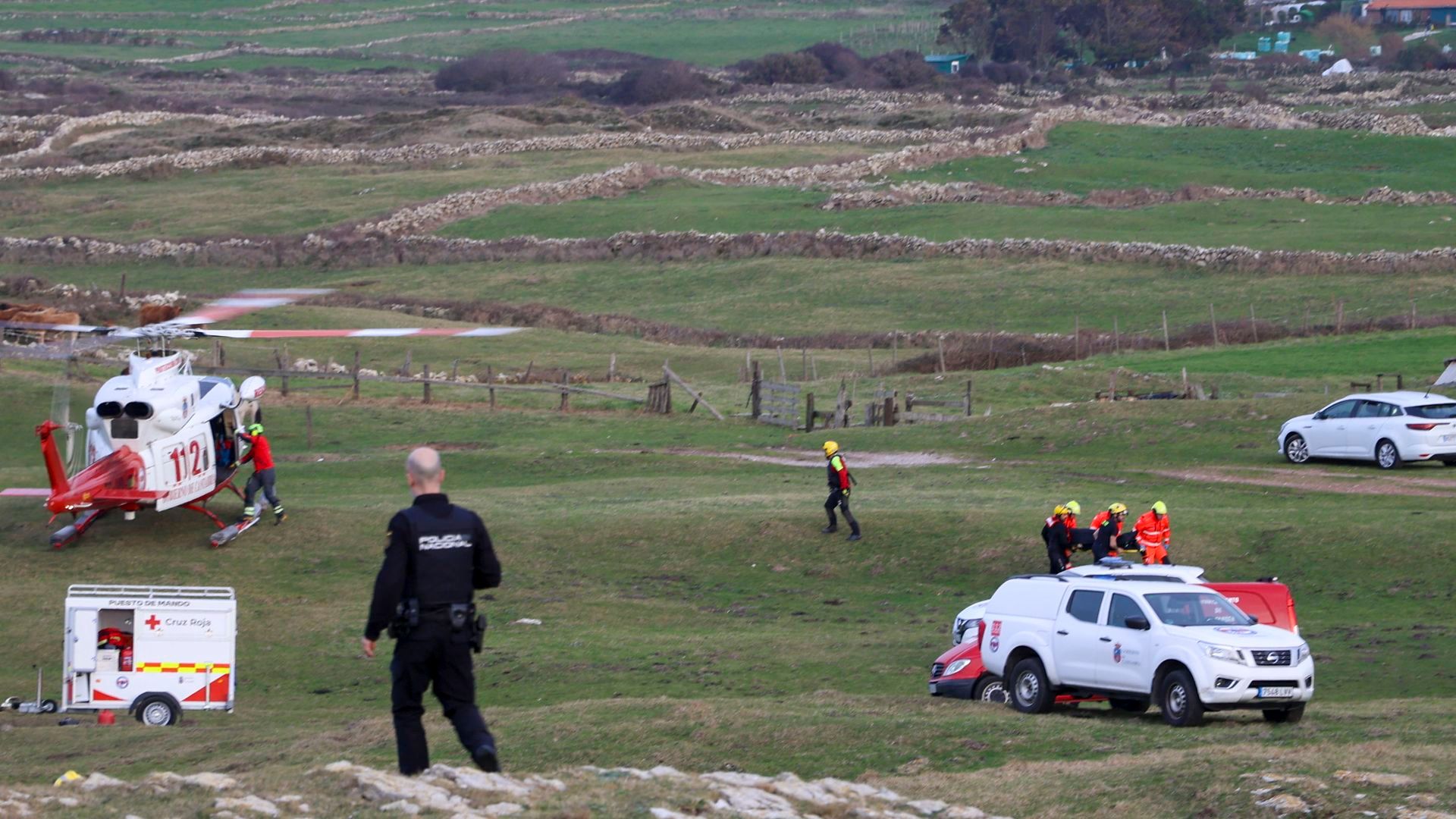Dispositivo tras la tragedia en El Bocal, en Santander Dispositivo tras la tragedia en El Bocal, en Santander