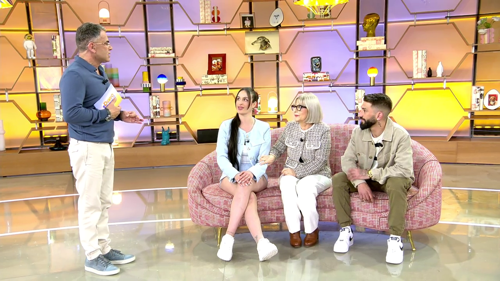 El aplaudido mensaje de Jorge Javier a una invitada que tuvo una adicción: "El cambio lo tiene que hacer ella" El aplaudido mensaje de Jorge Javier a una invitada que tuvo una adicción: "El cambio lo tiene que hacer ella"