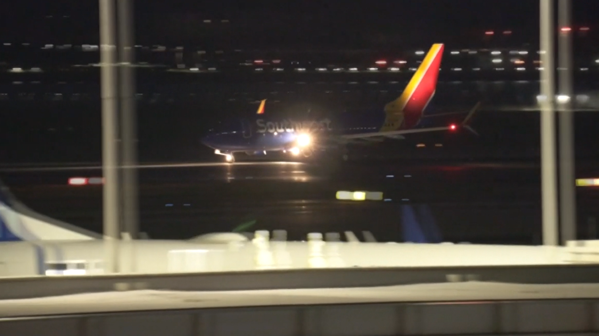 Empieza la evacuación de los primeros españoles atrapados en Abu Dabi: Exteriores estudia las distintas opciones de ruta Empieza la evacuación de los primeros españoles atrapados en Abu Dabi: Exteriores estudia las distintas opciones de ruta