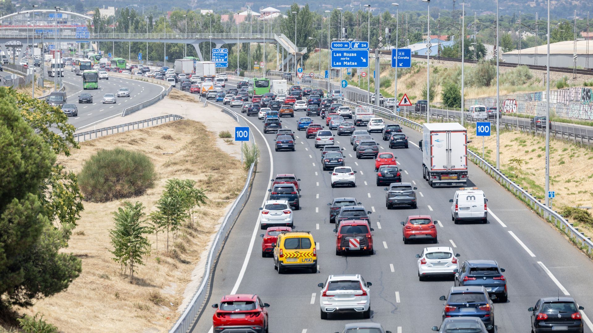 La DGT pone en marcha cuatro nuevos radares fijos y de tramo en la Comunidad de Madrid: estas son sus ubicaciones La DGT pone en marcha cuatro nuevos radares fijos y de tramo en la Comunidad de Madrid: estas son sus ubicaciones
