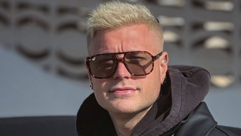 Adrián Rodríguez se emociona hablando de su dura lucha contra las adicciones: "Aún no estoy recuperado" Fiesta 2025 Top Vídeos 502