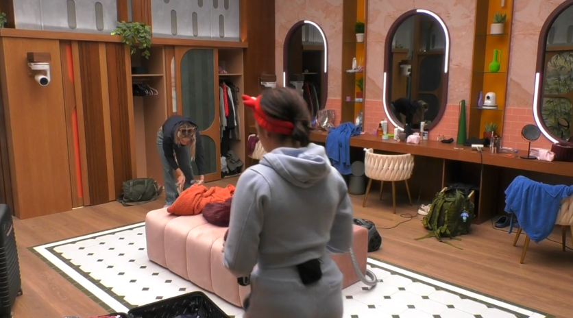 Los finalistas haciendo las maletas