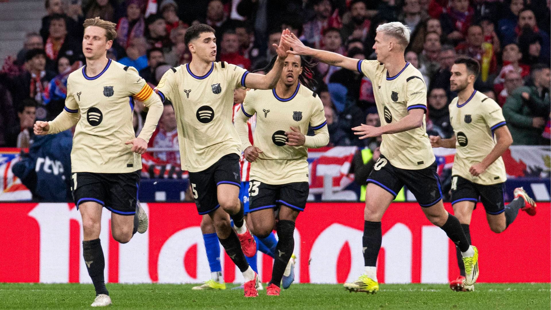 Los jugadores del Barcelona en el partido de ida contra el Atlético de Madrid