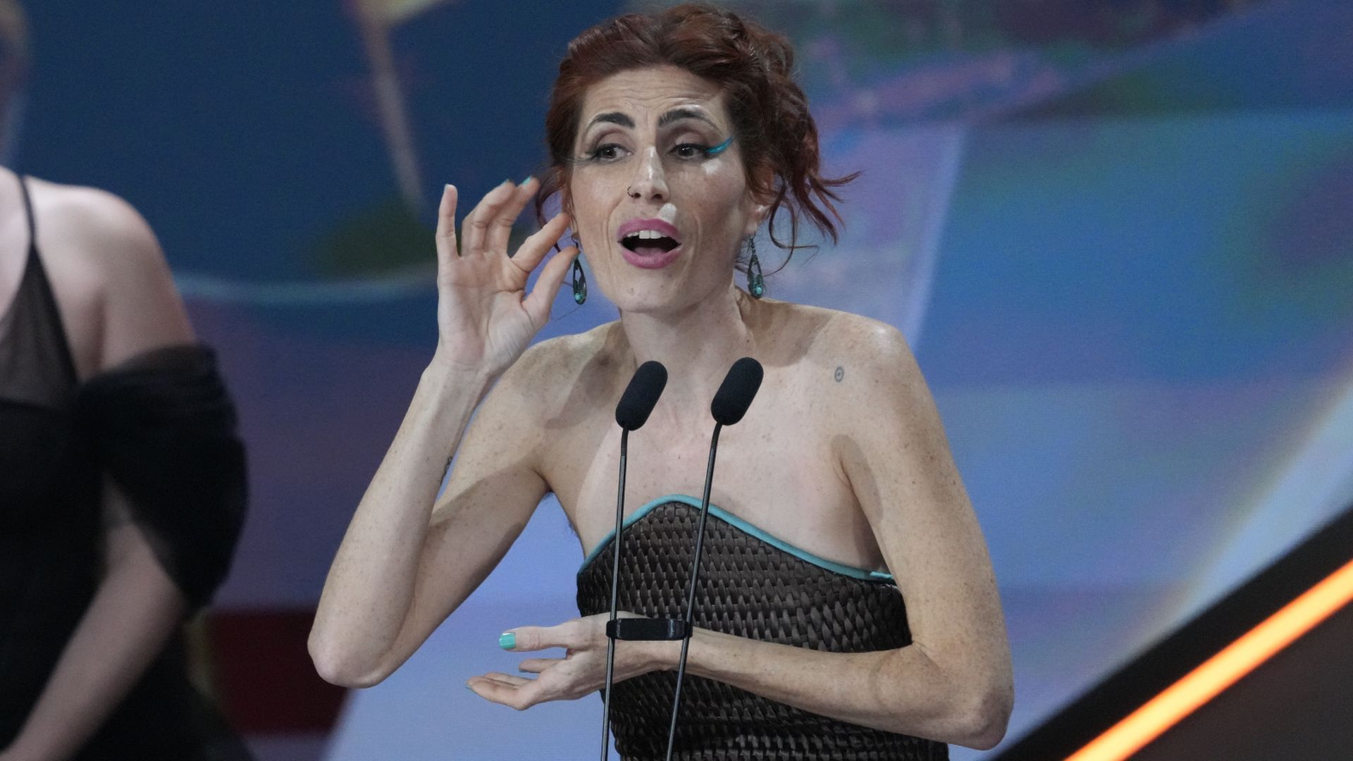 Miriam Garlo dio su discurso en sus dos idiomas