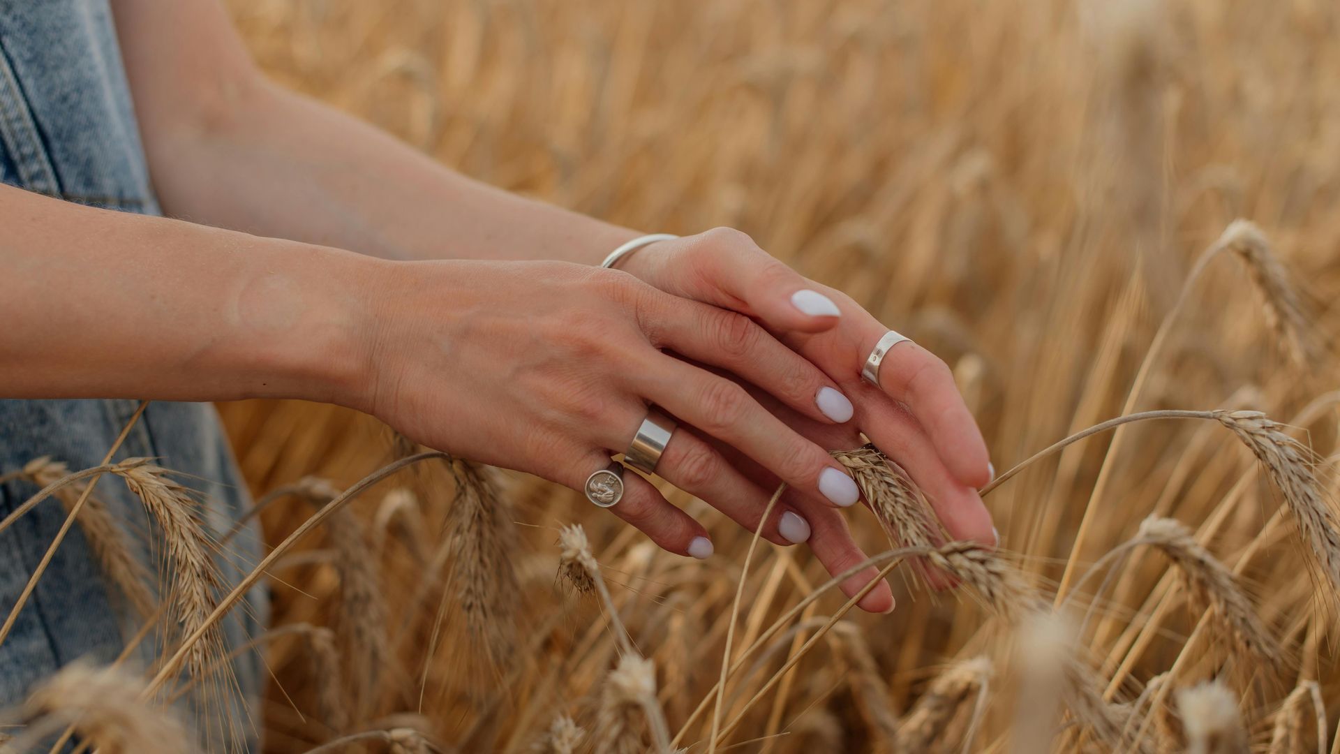 Uñas almendradas cortas de tendencia