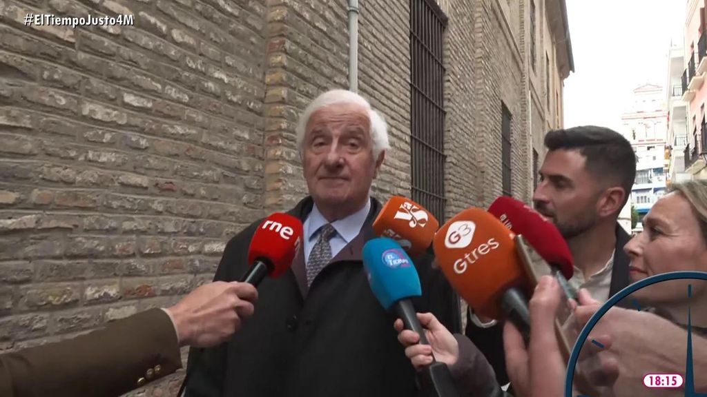 Alfonso Martínez de Irujo confirma "de una forma un poco evasiva" que su hermano no ha asistido a la exposición de su madre: "No le he visto"