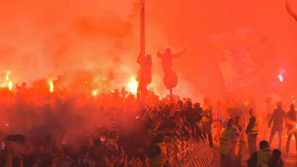 Recibimiento de la afición de la Real Sociedad