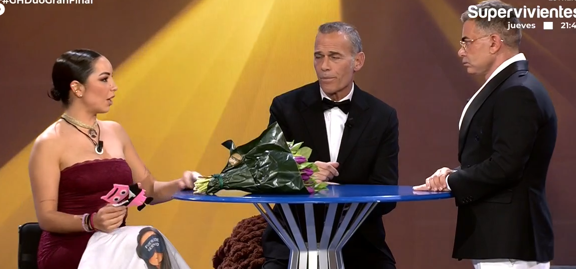 Carlos y Anita, junto a Jorge Javier