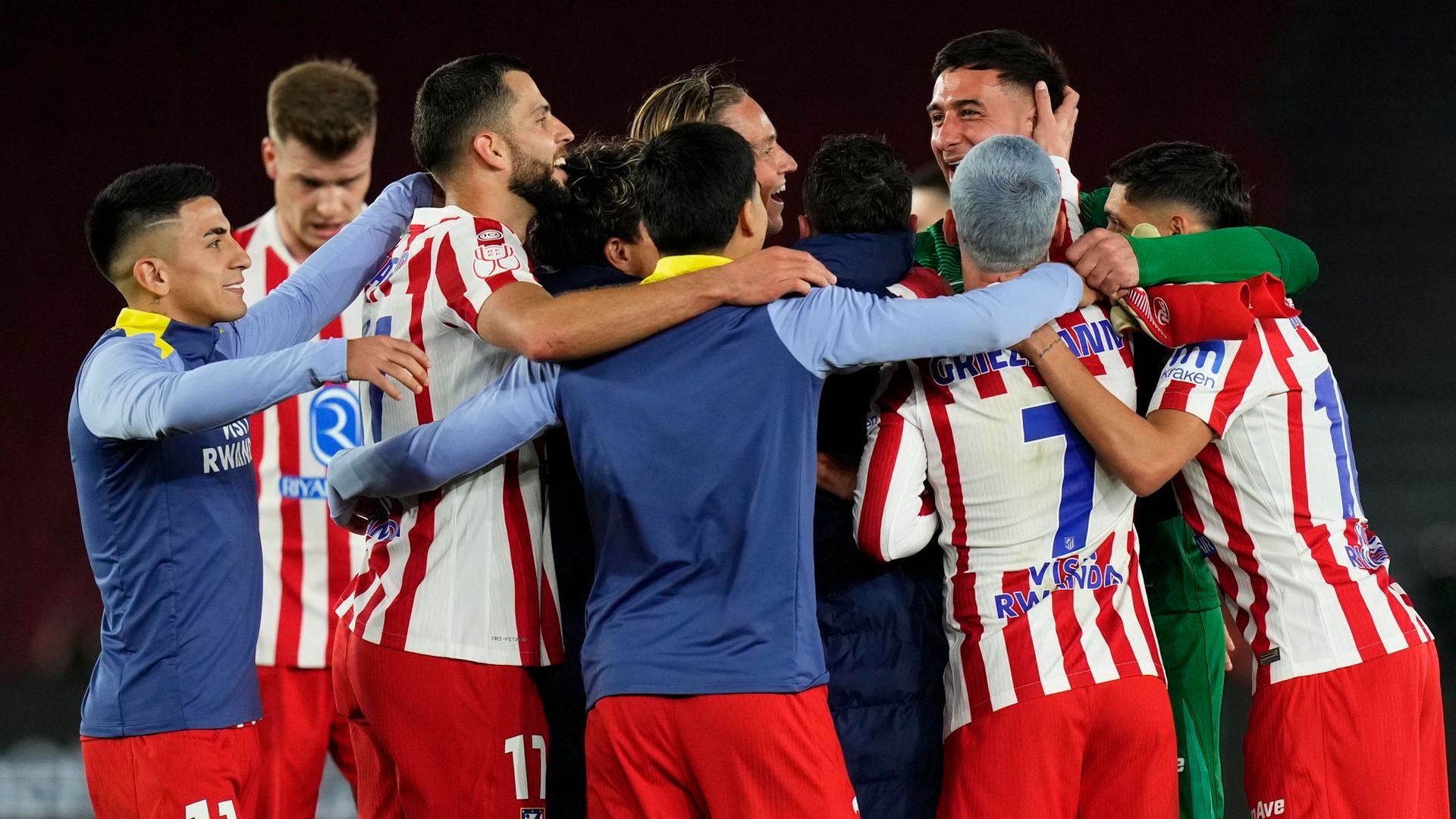 El Atlético celebrando en el Camp Nou