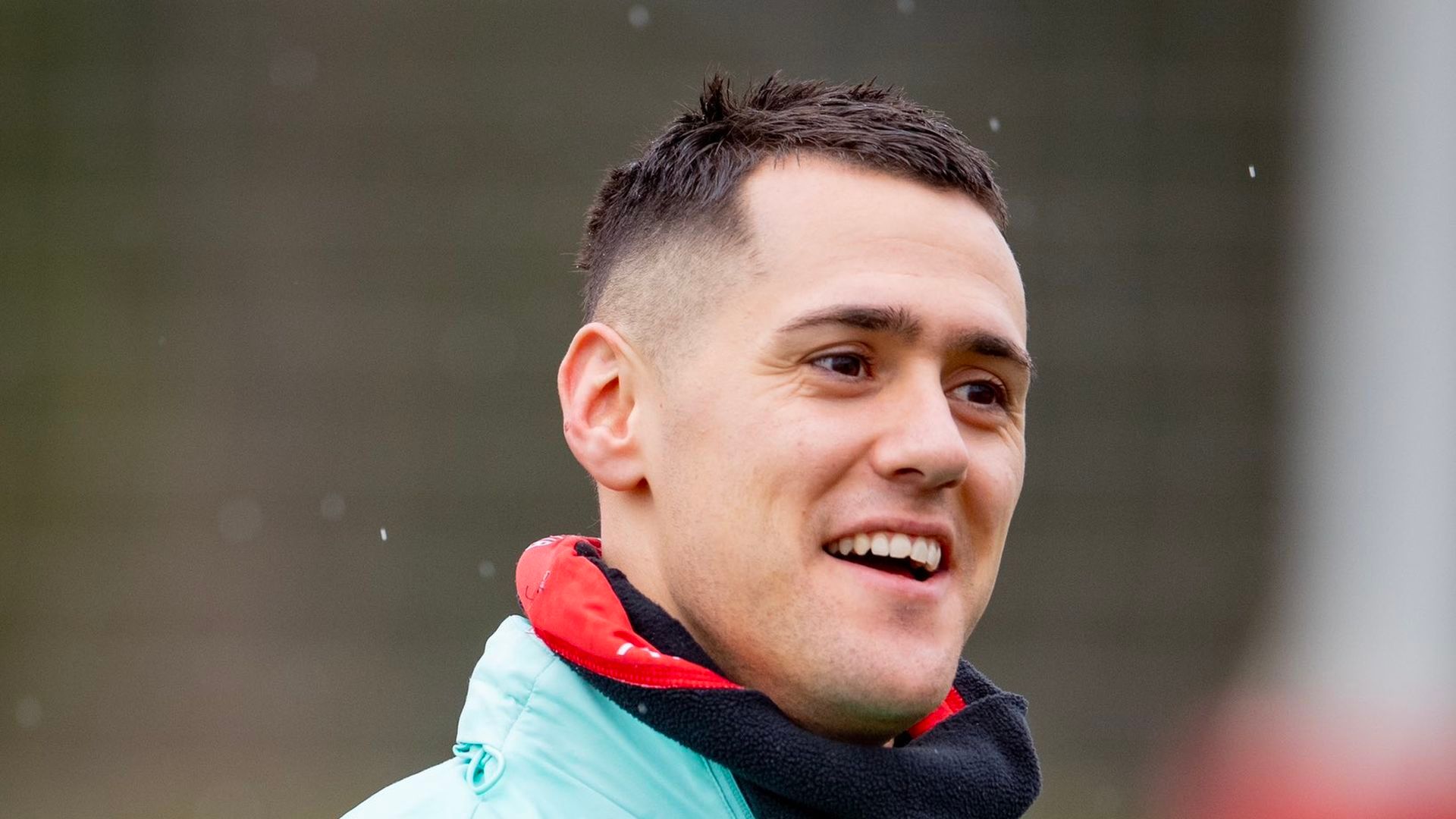 El delantero Urko Izeta conversa en un entrenamiento en Lezama El delantero Urko Izeta conversa en un entrenamiento en Lezama