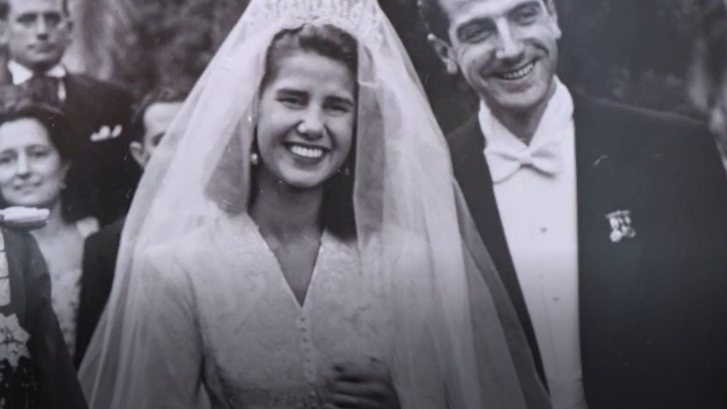 De cartearse con Jackie Kennedy a posar con peluches ante Zuloaga: la exposición del centenario de la Duquesa de Alba