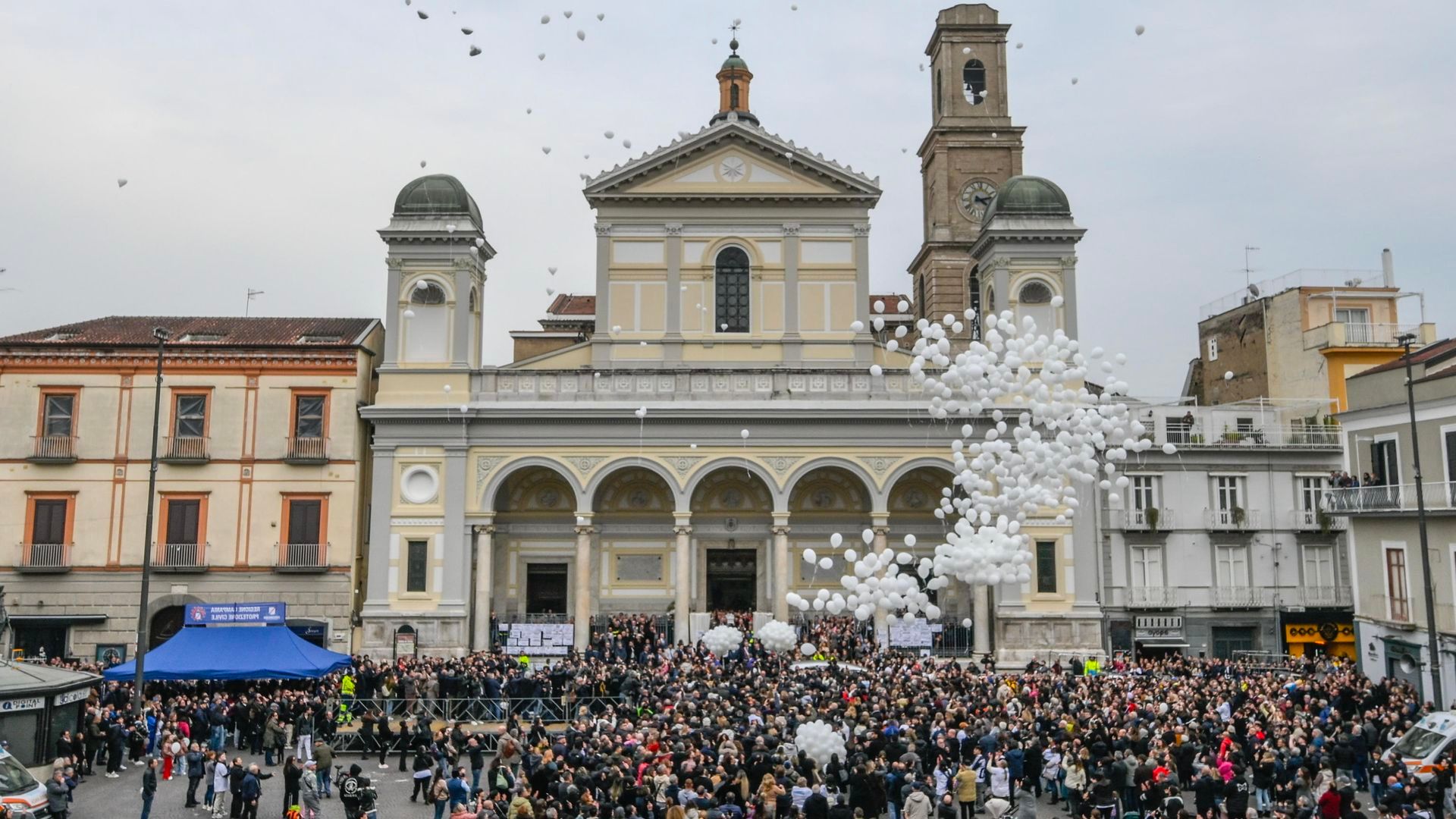 Funeral en la Catedral de Nola
