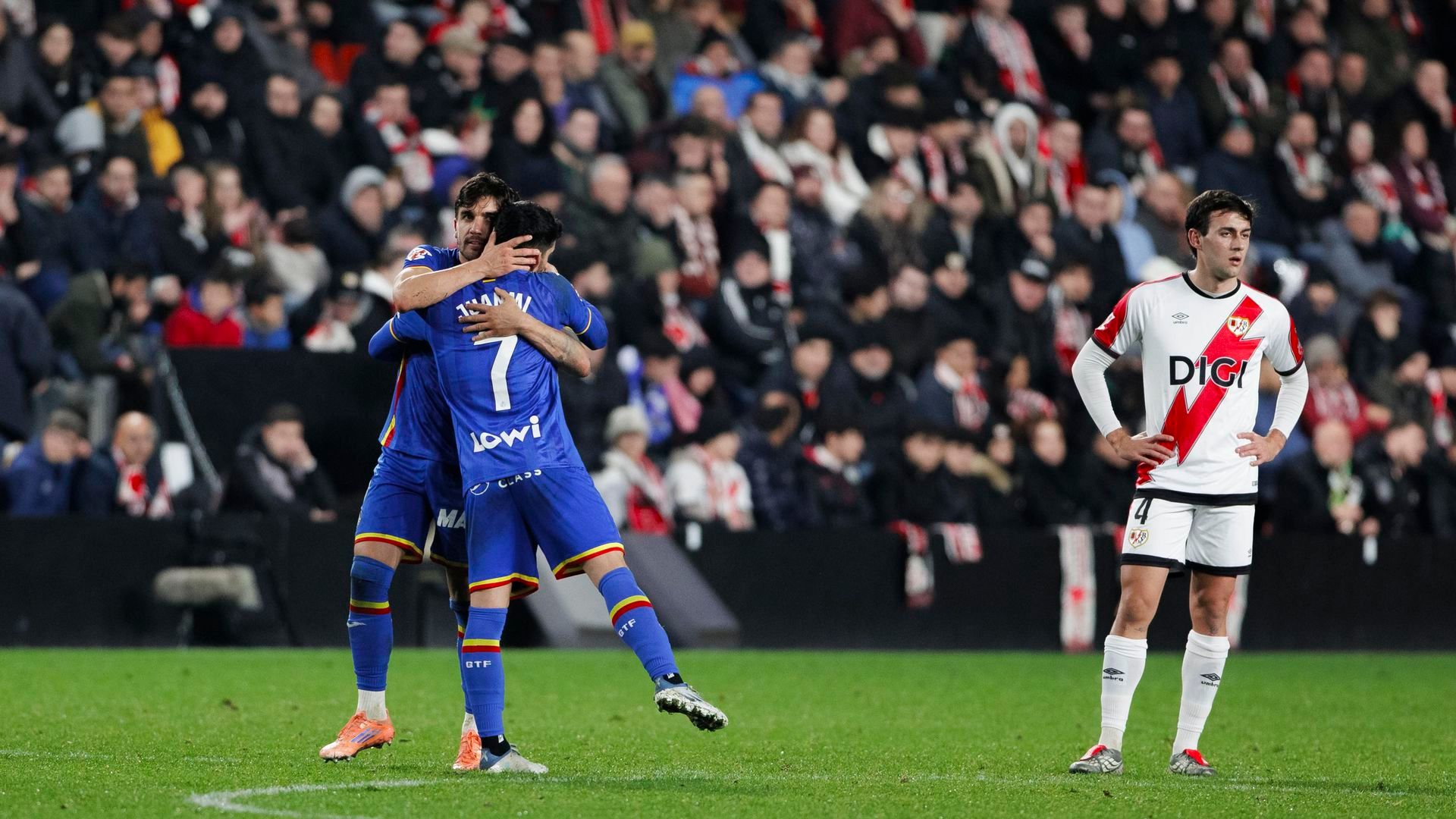 Juanmi celebra como azulón