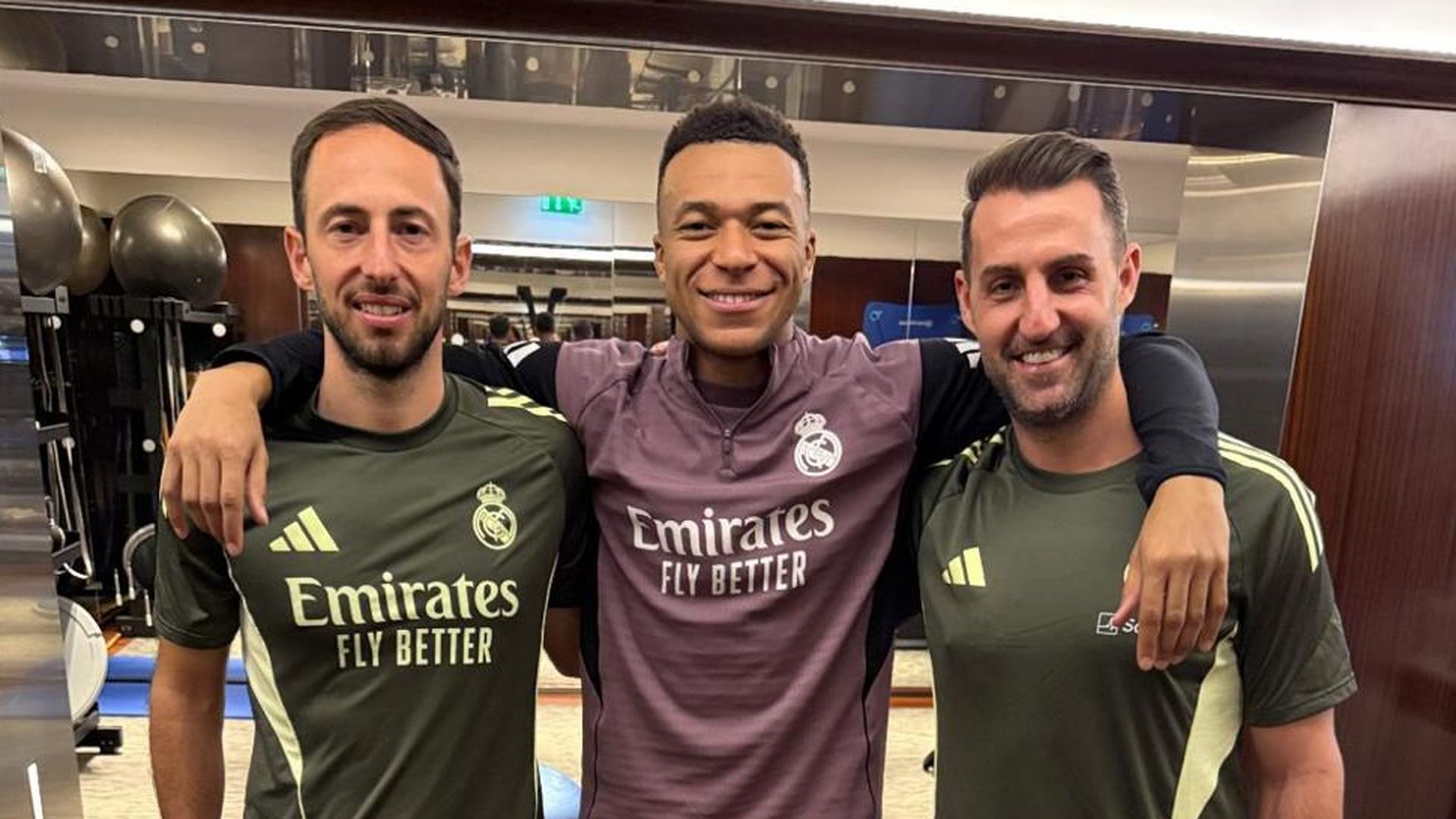 Kylian Mbappé, en Francia con dos fisios del Real Madrid