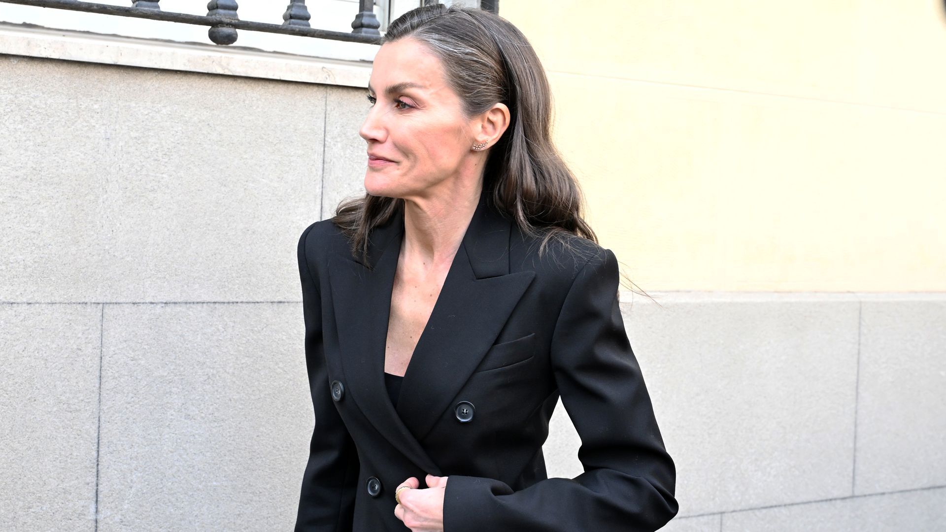 La reina Letizia este miércoles, 4 de marzo, abandonando la capilla ardiente de Fernando Ónega