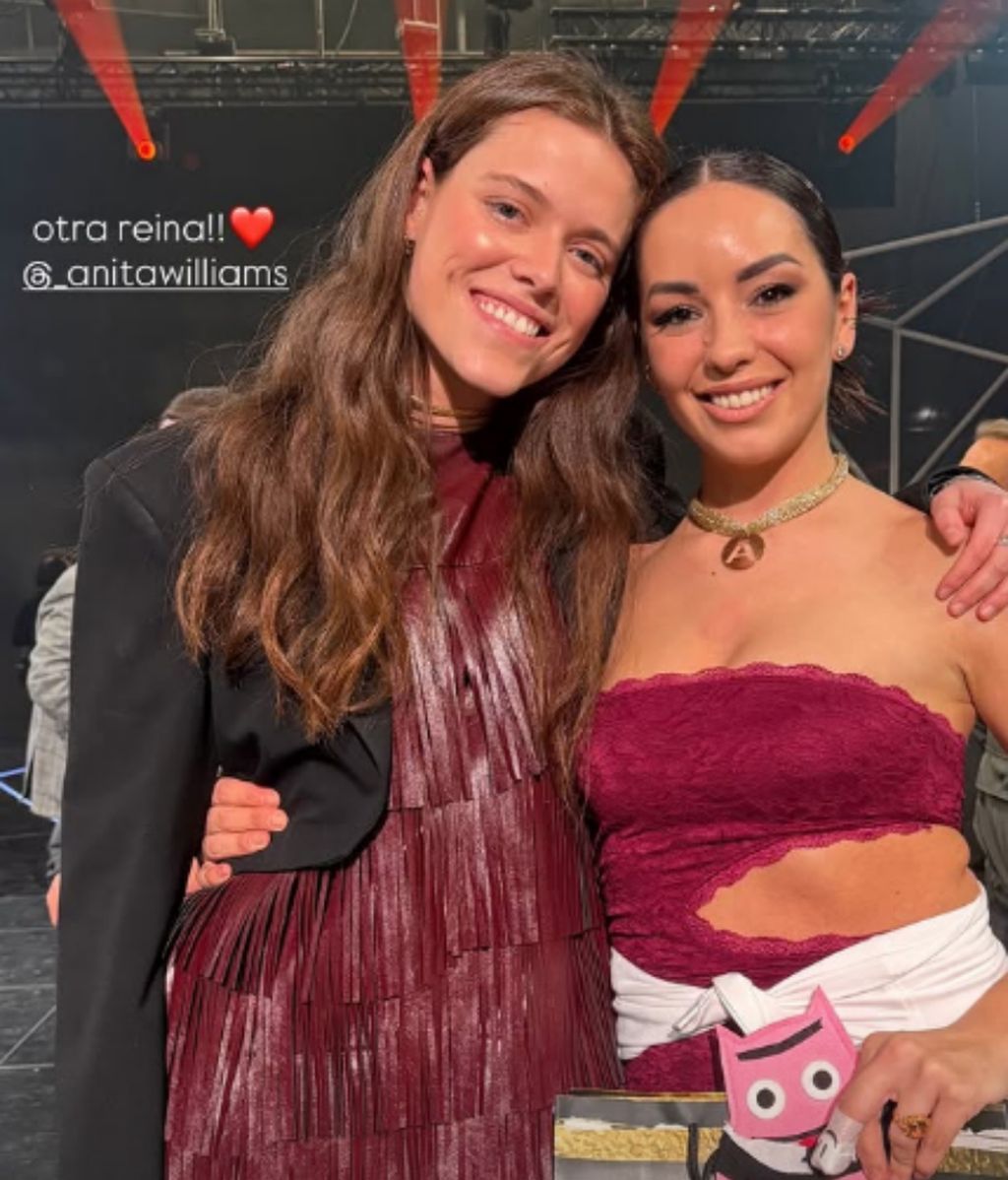 Luna Lozano posando con Anita Williams