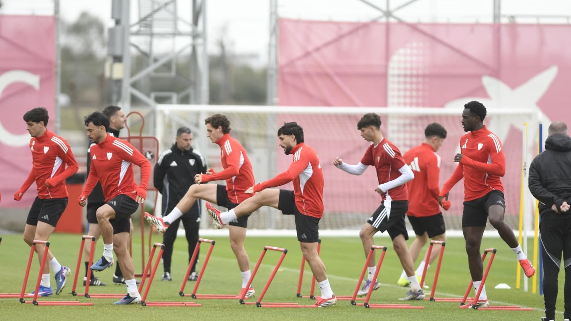 Maupay, en el entrenamiento de este miércoles