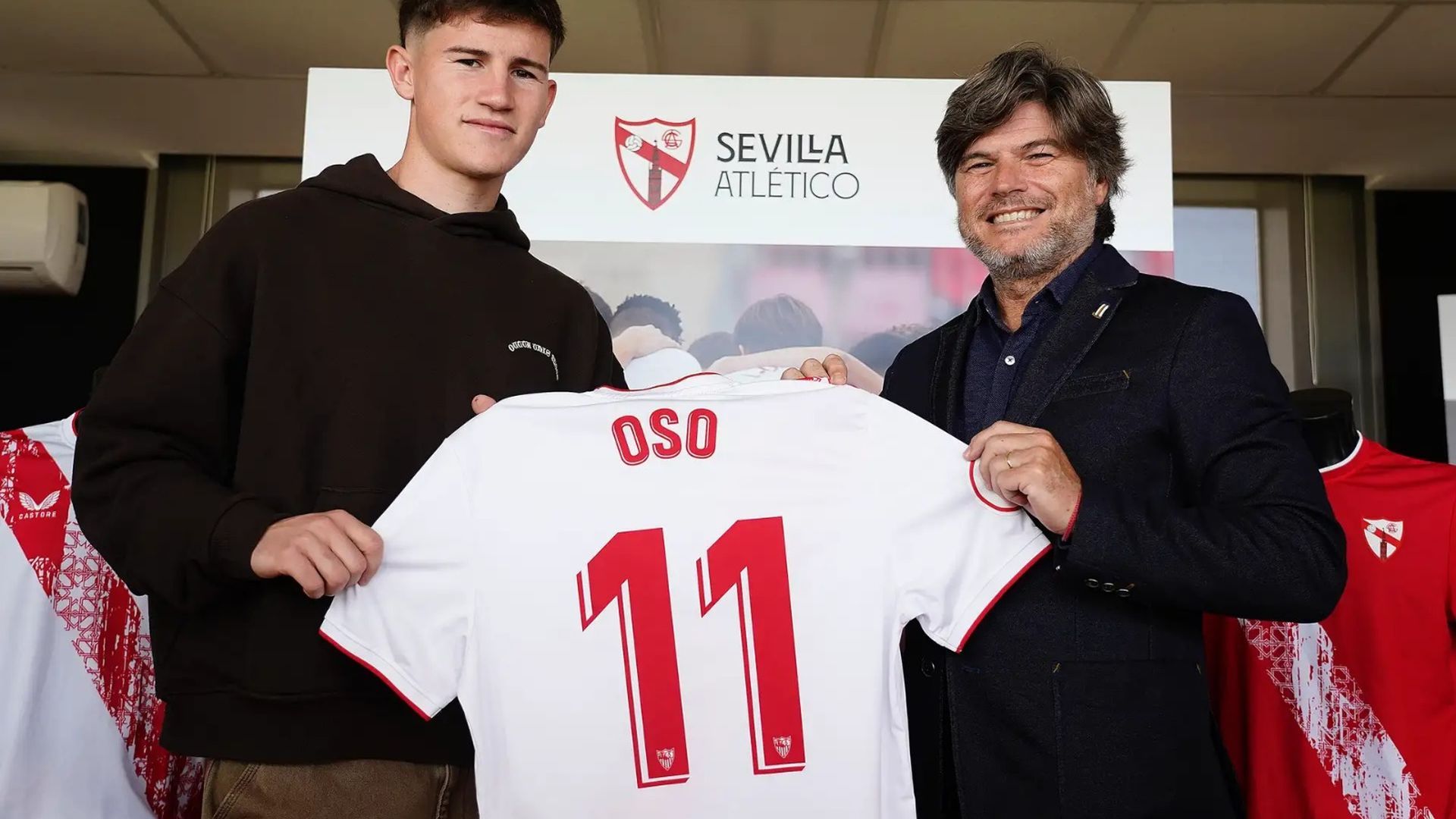 Oso y Agustín López, tras su renovación en febrero de 2024