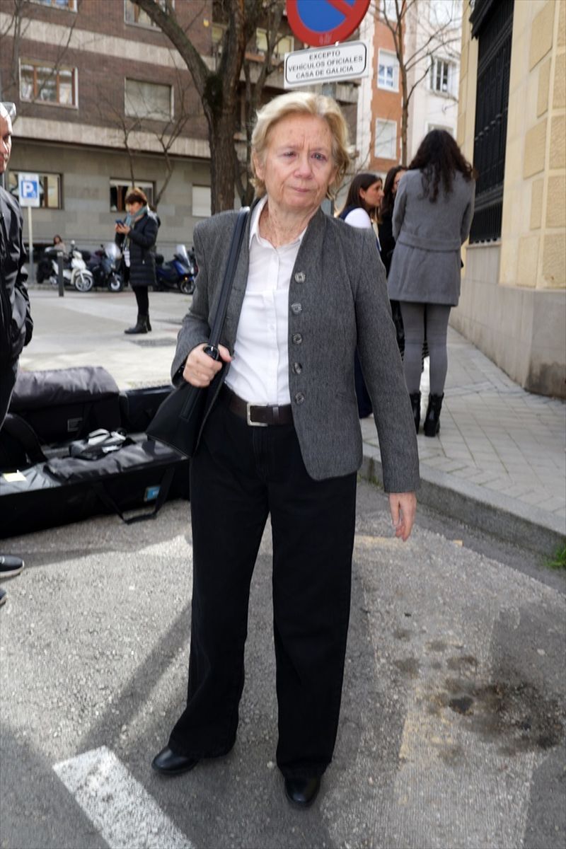 Pilar Cernuda, en la capilla ardiente de Fernando Ónega