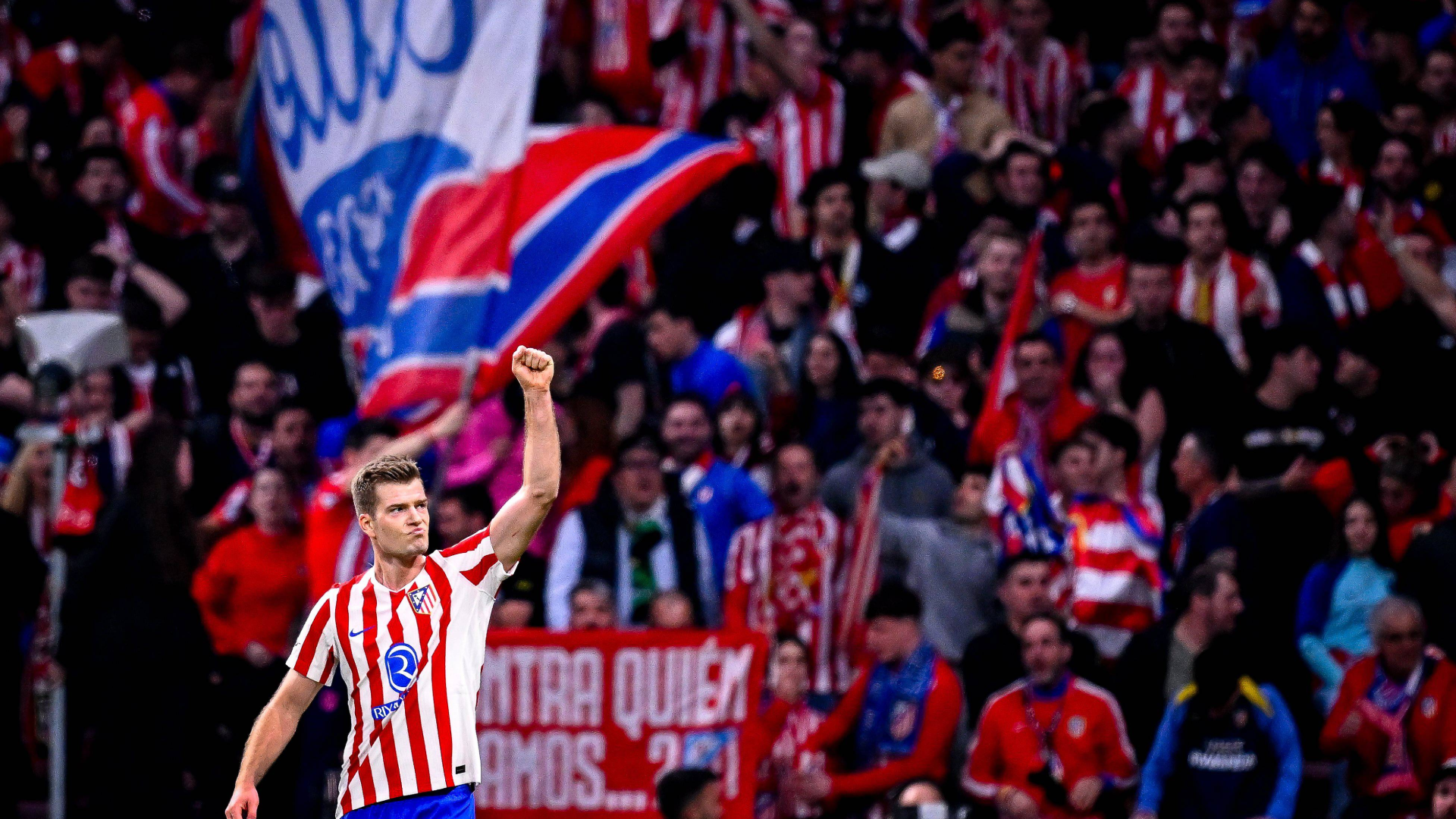 Sorloth celebra un gol ante la afición del Atlético
